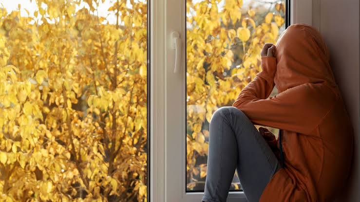 Depresioni vjeshtor: Si ta dallojmë trishtimin sezonal nga një problem i shëndetit mendor?