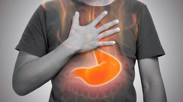 Refluksi gastrik: cilat ushqime dhe zakone mund t’i përkeqësojnë simptomat?