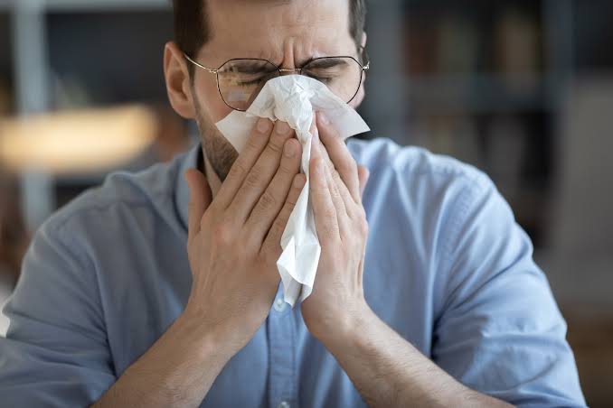 Pse shtohen infeksionet respiratore në vjeshtë? Çfarë duhet të dimë për t’u mbrojtur